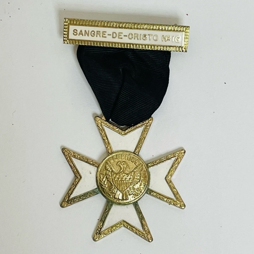 Vintage SANGRE-DE-CRISTO Nº16 E Pluribus Unum Eagle Crest Badge Medal Pin RARE